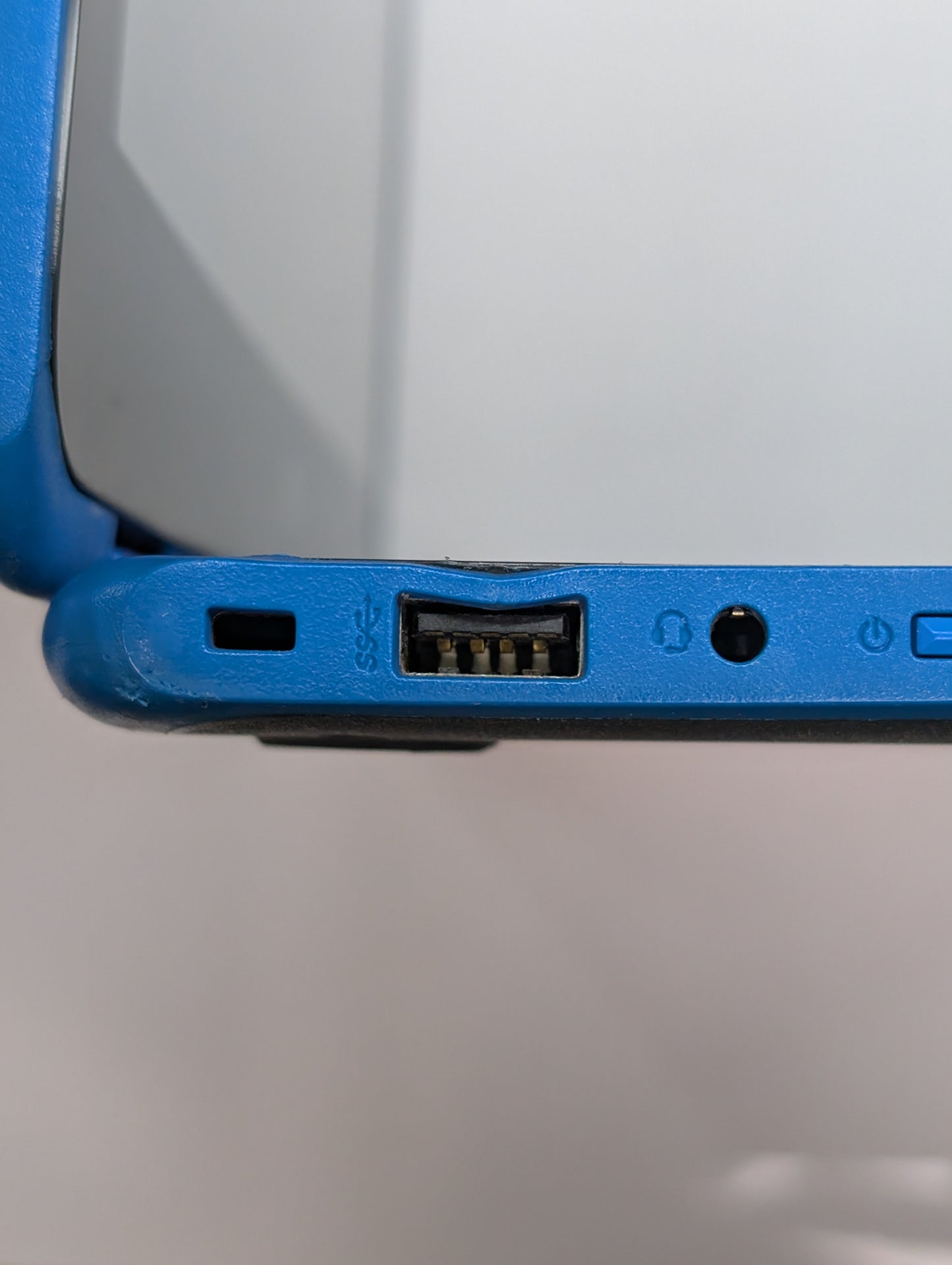 HP ProBook x360 11 G4 EE 11.6" HD 2-in-1 Touchscreen Laptop - Intel Core i5-8200Y/8GB RAM/256GB SSD/Windows 11