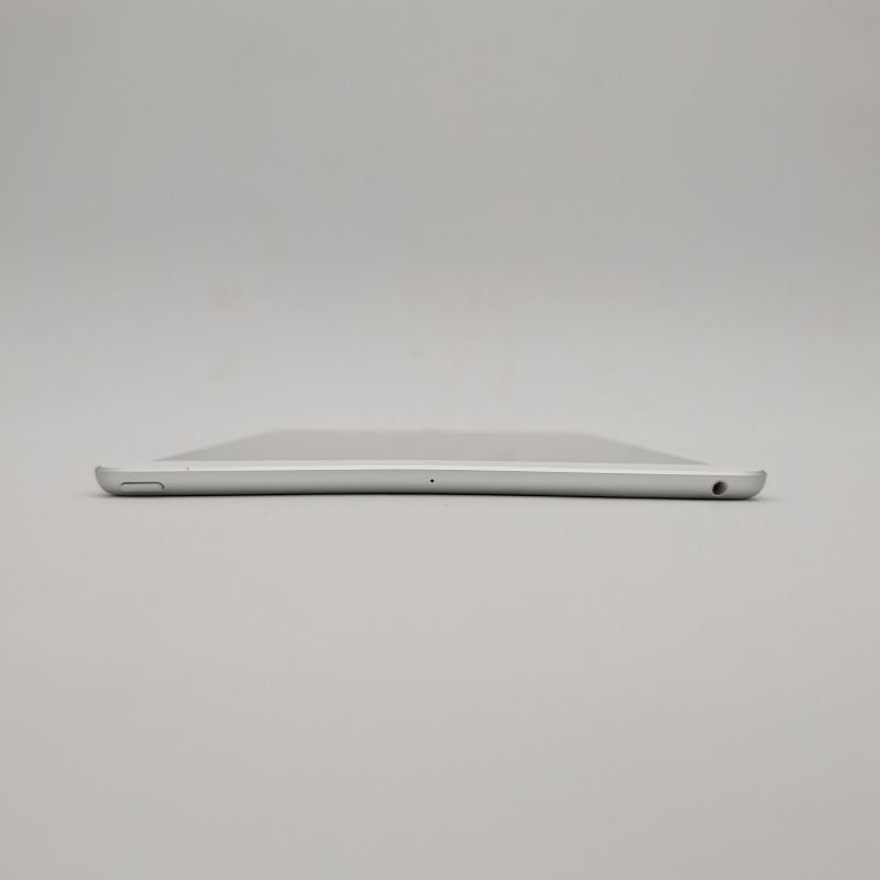 Apple iPad A1822 5th Generation - 9.7" Display/32GB Capacity/Wi Fi
