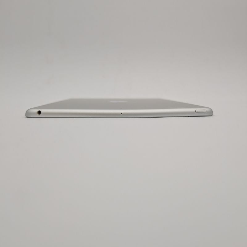 Apple iPad A1822 5th Generation - 9.7" Display/32GB Capacity/Wi Fi